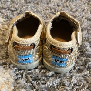 Toms Shoes
